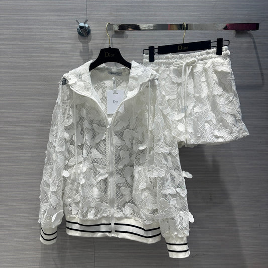 迪D家-2403 24早春度假新品蝴蝶花連帽夾克套裝 白色