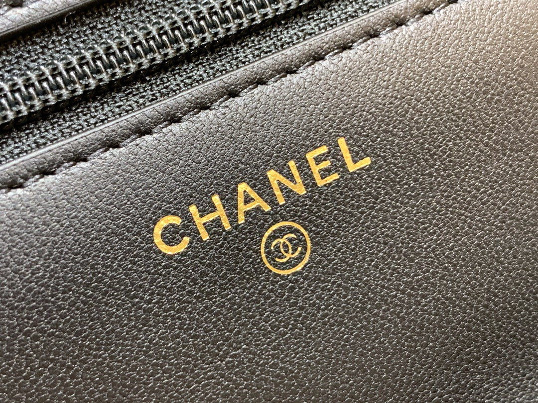 小香家-Chanel 19經典Logo菱格粒紋Woc手拿包/斜背包 黑色