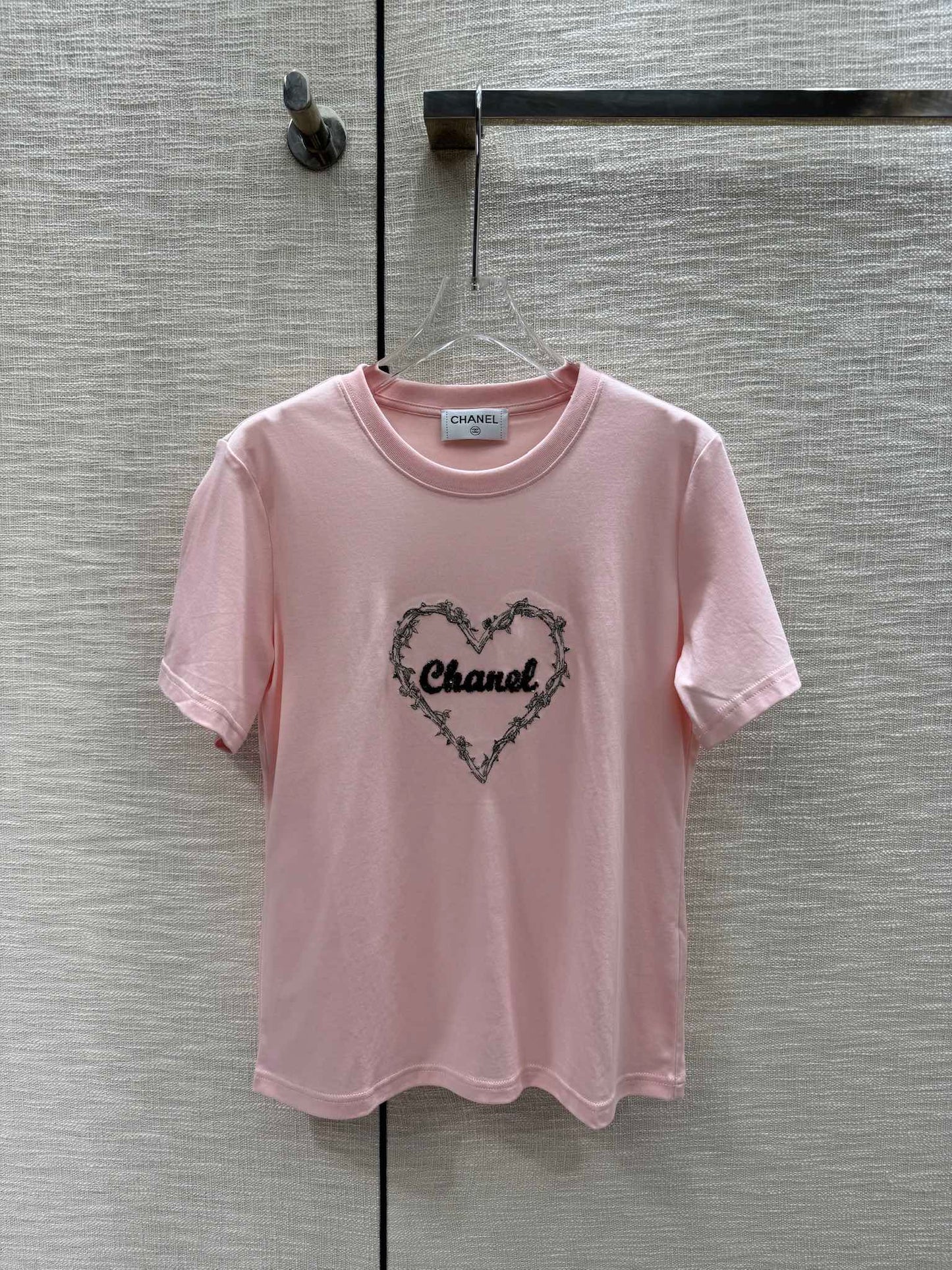 賽C家-2403 愛心字母刺繡TEE 粉色