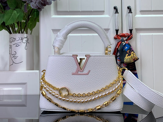 路L家-CAPUCINES mini 牛皮革花卉鏈條手袋 白色