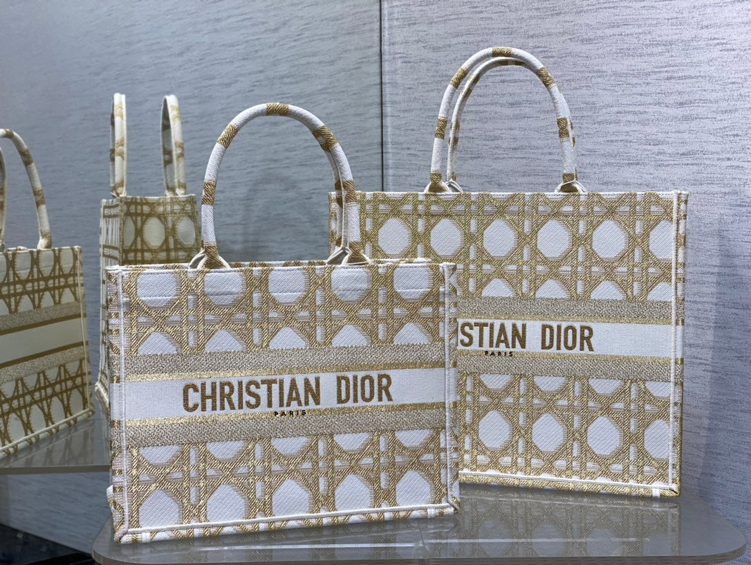 迪D家-2024春夏系列 Book Tote  經典的菱形格 白金色 中號