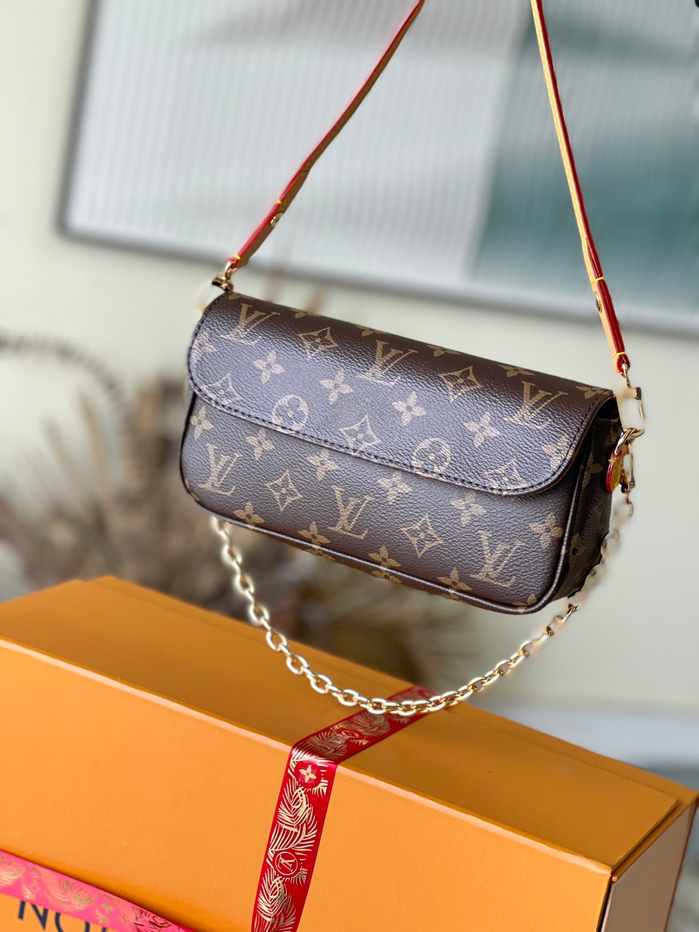 M81311 路L家-Wallet On Chain Ivy 手袋