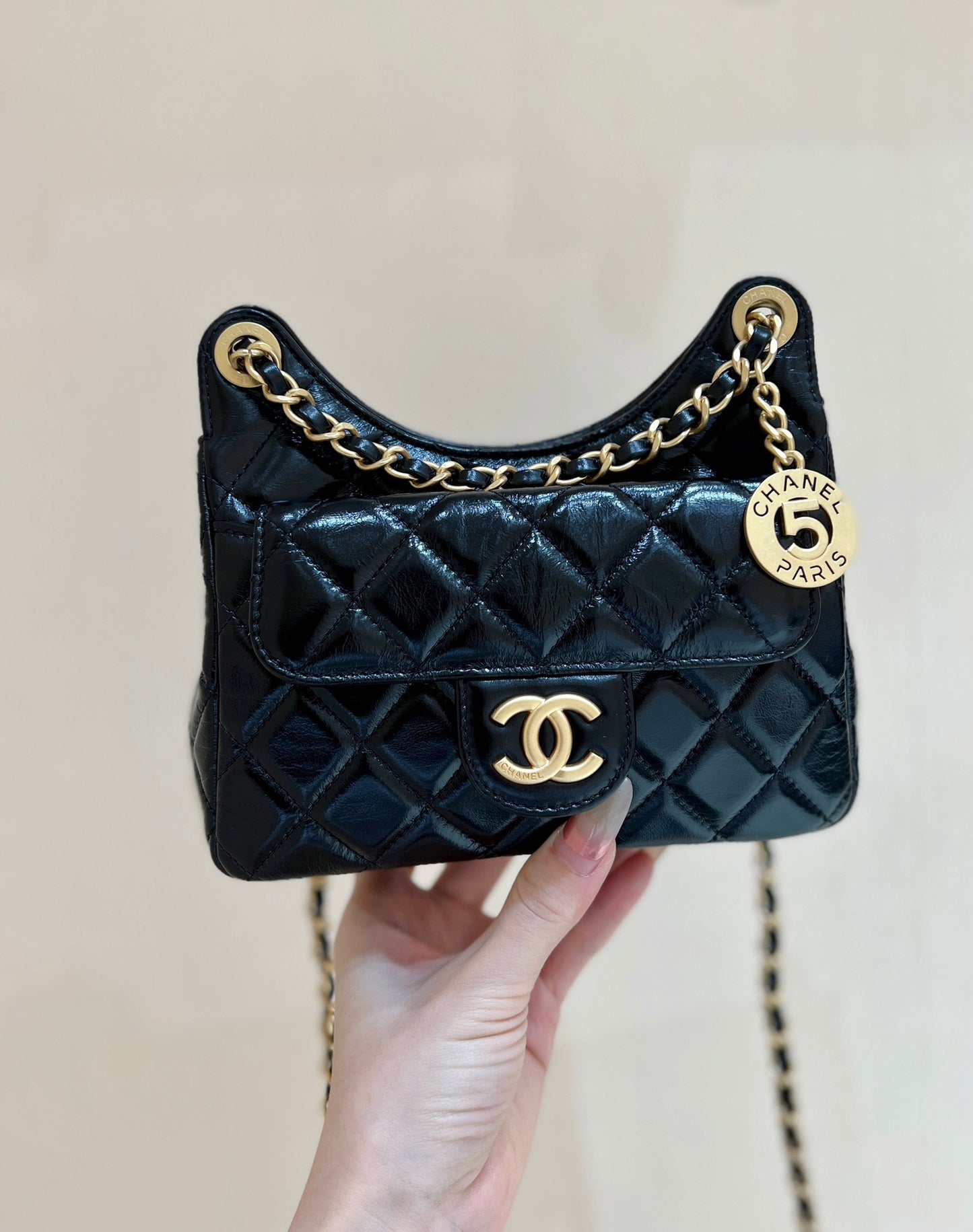 小香家-Chanel Hobo 23c早春款 油蠟皮黑色 小號