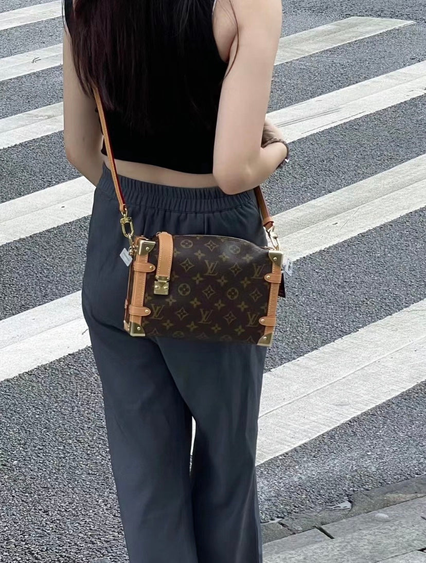 M46358 路L家-Side Trunk MM 手提斜跨包