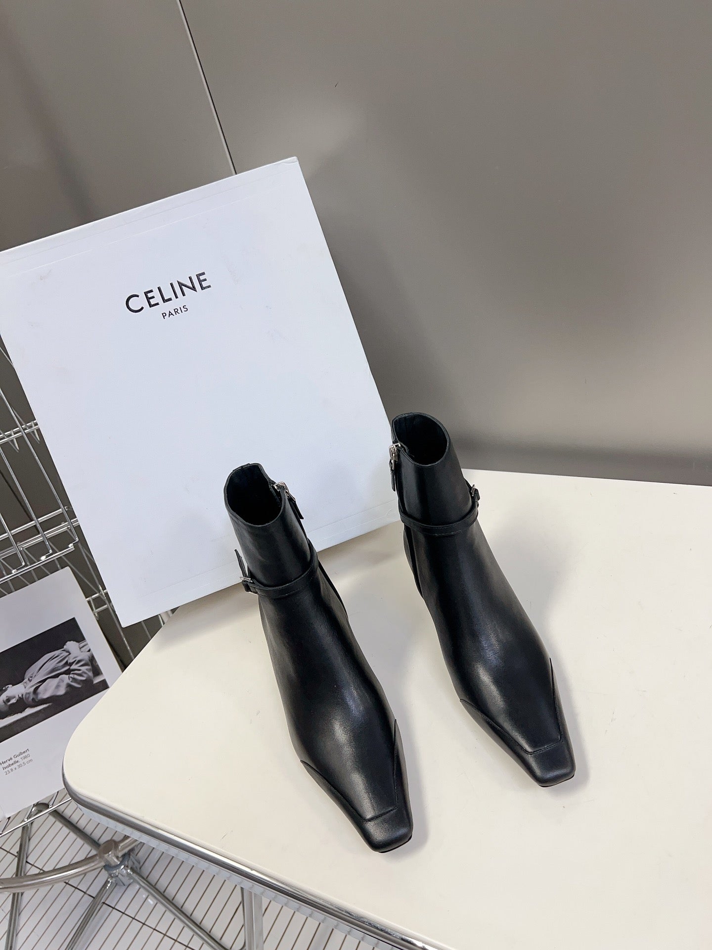 賽C家-2023早秋新款 尖頭低跟短靴 皮革黑色