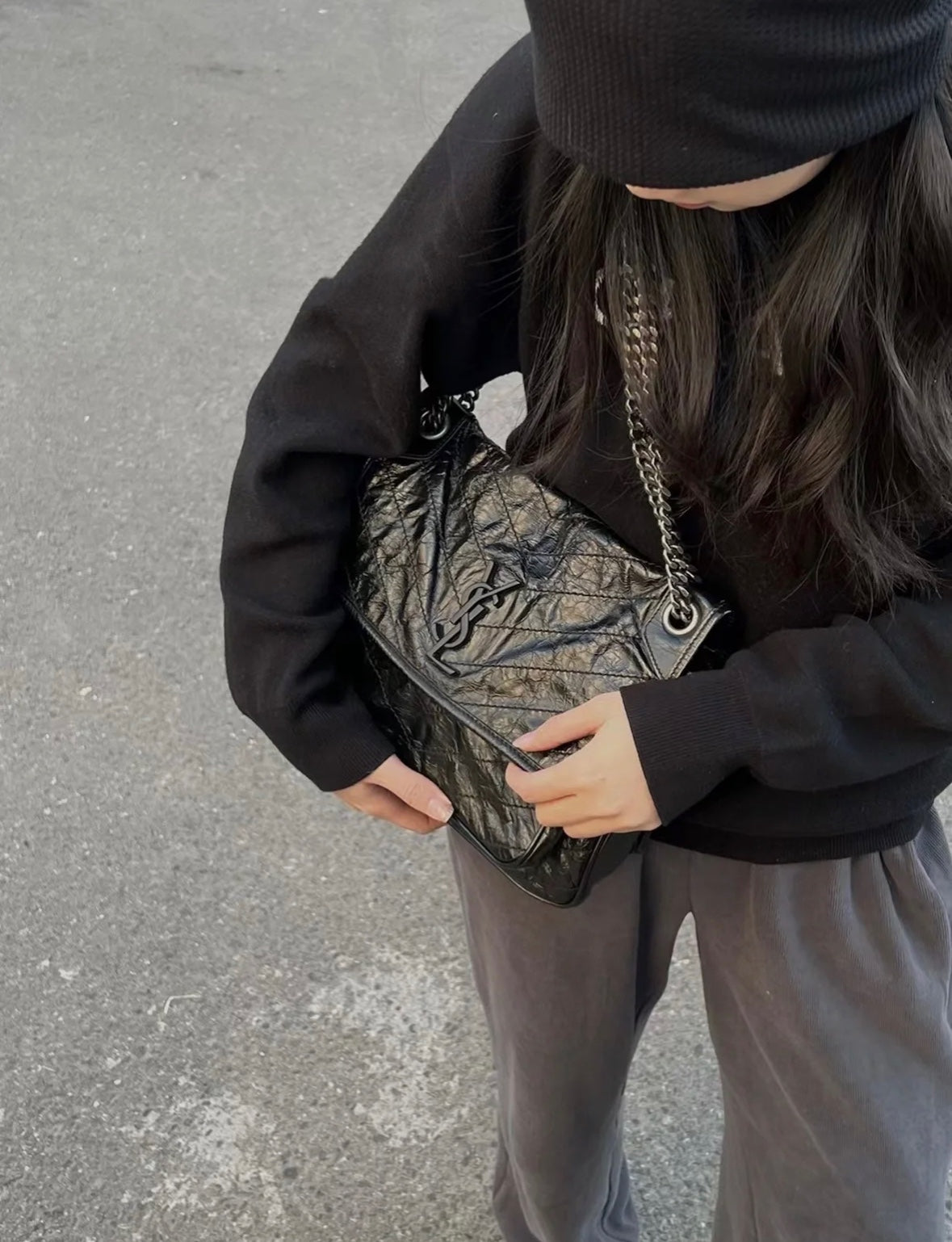 熱銷款 聖Y羅-Niki 28cm 牛皮 黑色古銀鏈 上身圖
