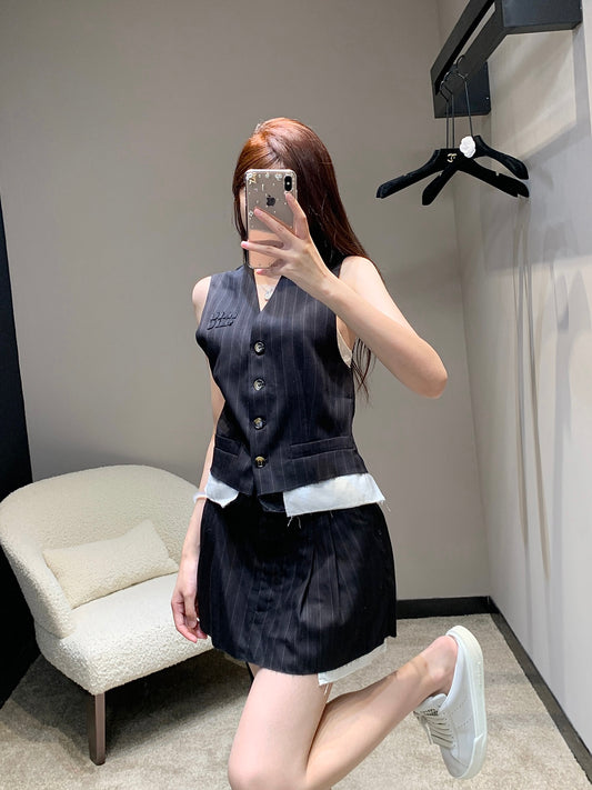 穆M家-2404 春夏新品 豎條紋西裝小馬甲半裙 黑色