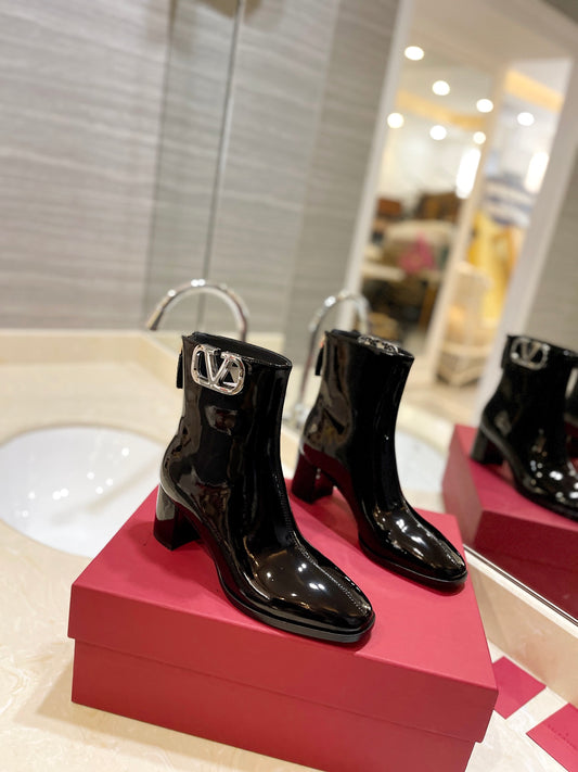 范倫V-2023秋冬新款 粗跟短靴 側邊拉鍊開合款 漆皮黑色
