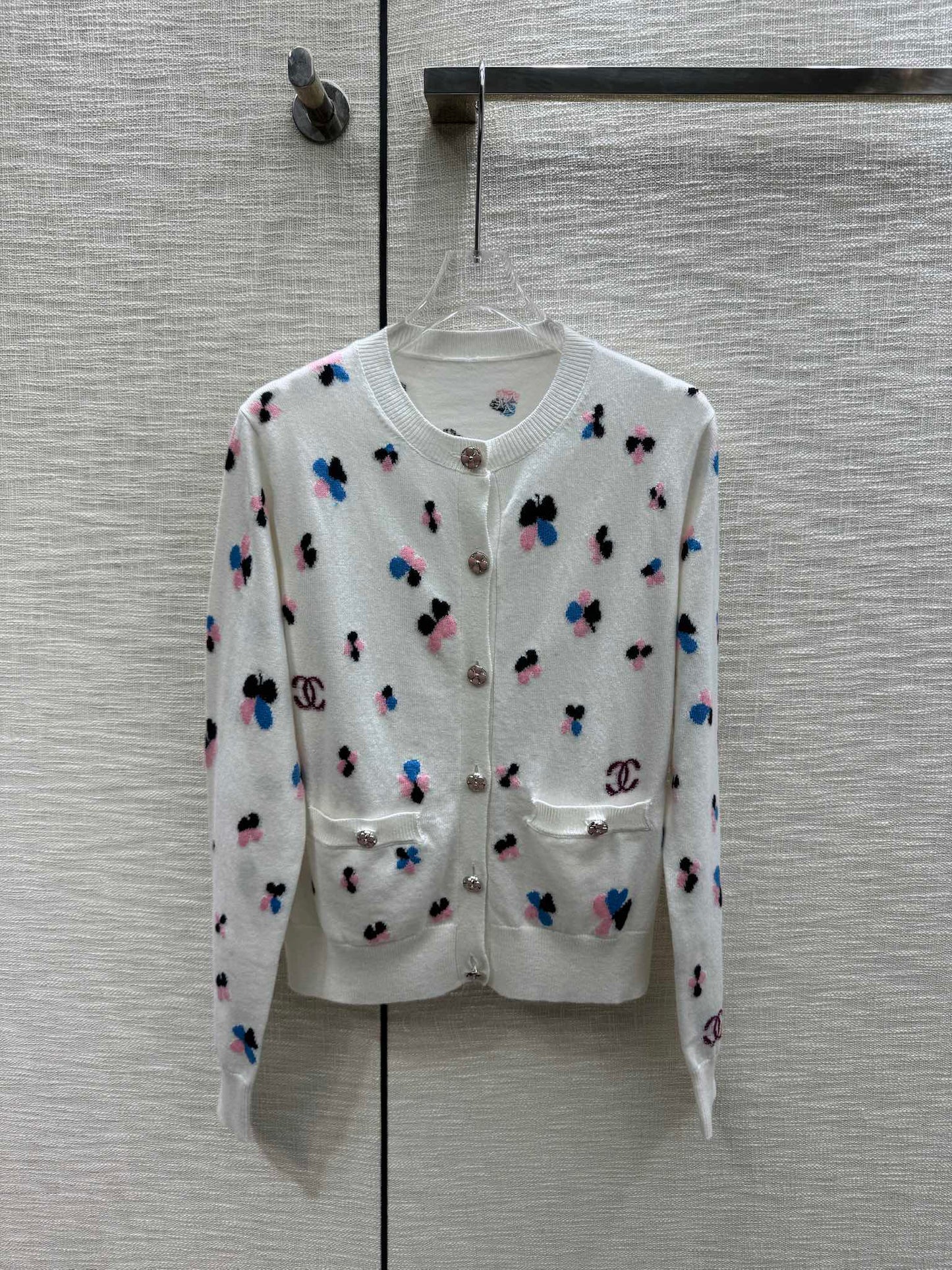 小香家-2403 24早春最新手工坊系列 四葉草針織開襟衫 白色