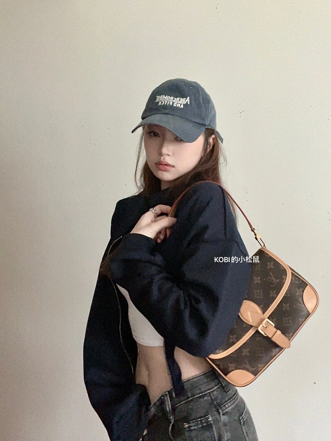 熱銷款 M45985 路L家-Diane法棍包 肩背斜跨包