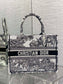 迪D家-Book Tote 2023春夏系列 老虎刺繡 白色 中號