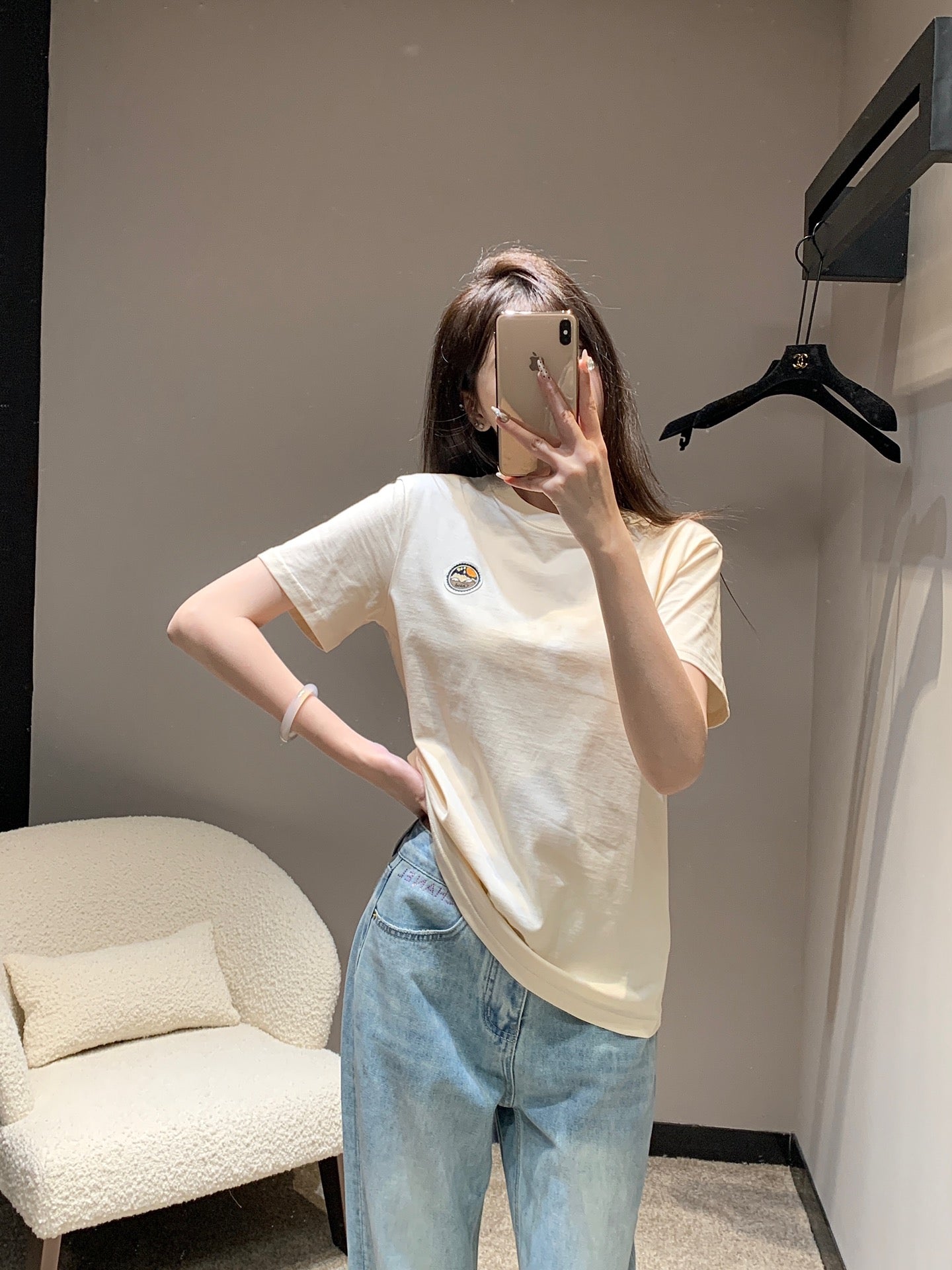 克羅C-2403 24春夏新款章仔刺繡圓領短袖TEE 杏色