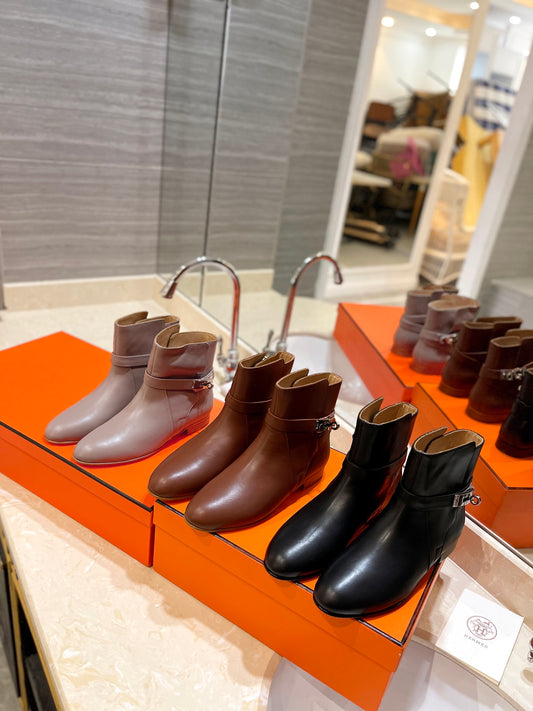 小愛款-經典kelly扣平底短靴 黑色