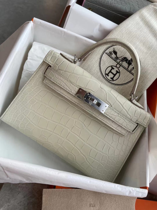 小愛款-Kelly Mini 2代 霧面鱷魚 冰川白8L 銀扣