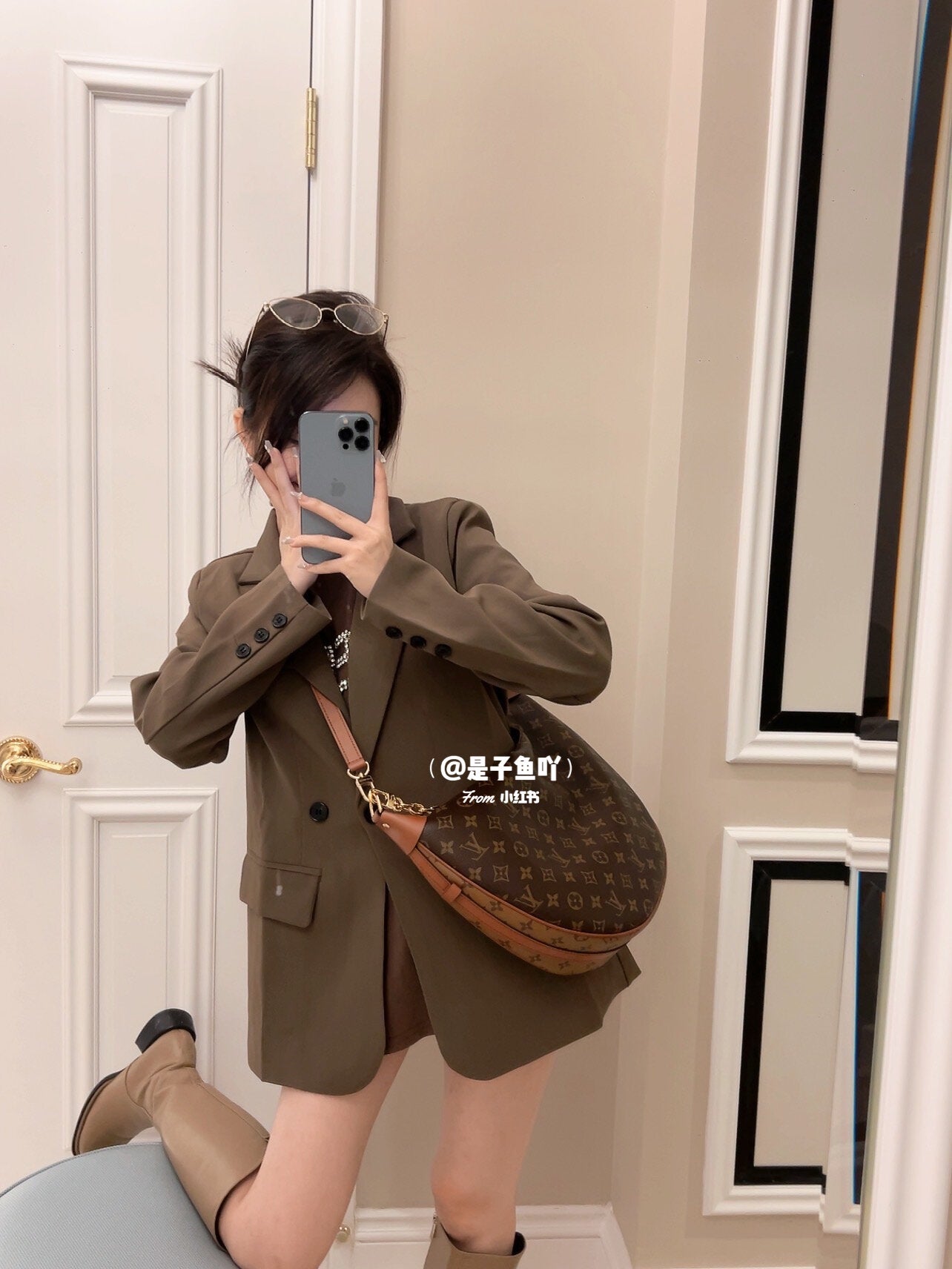 M46311 路L家-Loop Hobo Monogram大型半月包