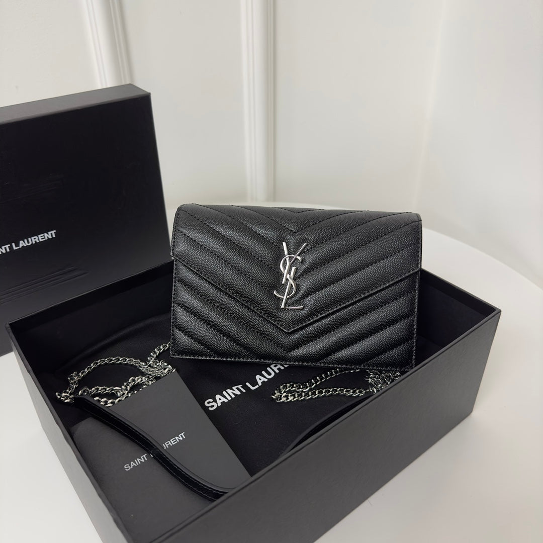 聖Y羅-MONOGRAM魚子醬 WOC 黑色銀扣 19CM