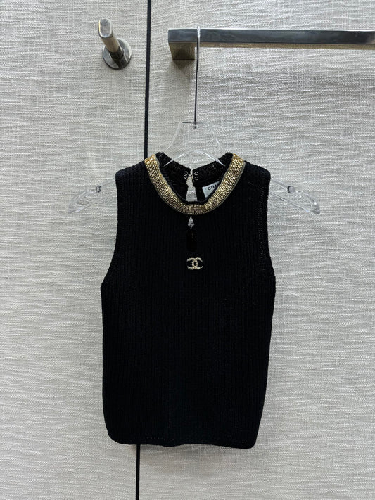 小香家-2403 領口重工穿珠金屬logo裝飾針織背心 黑色