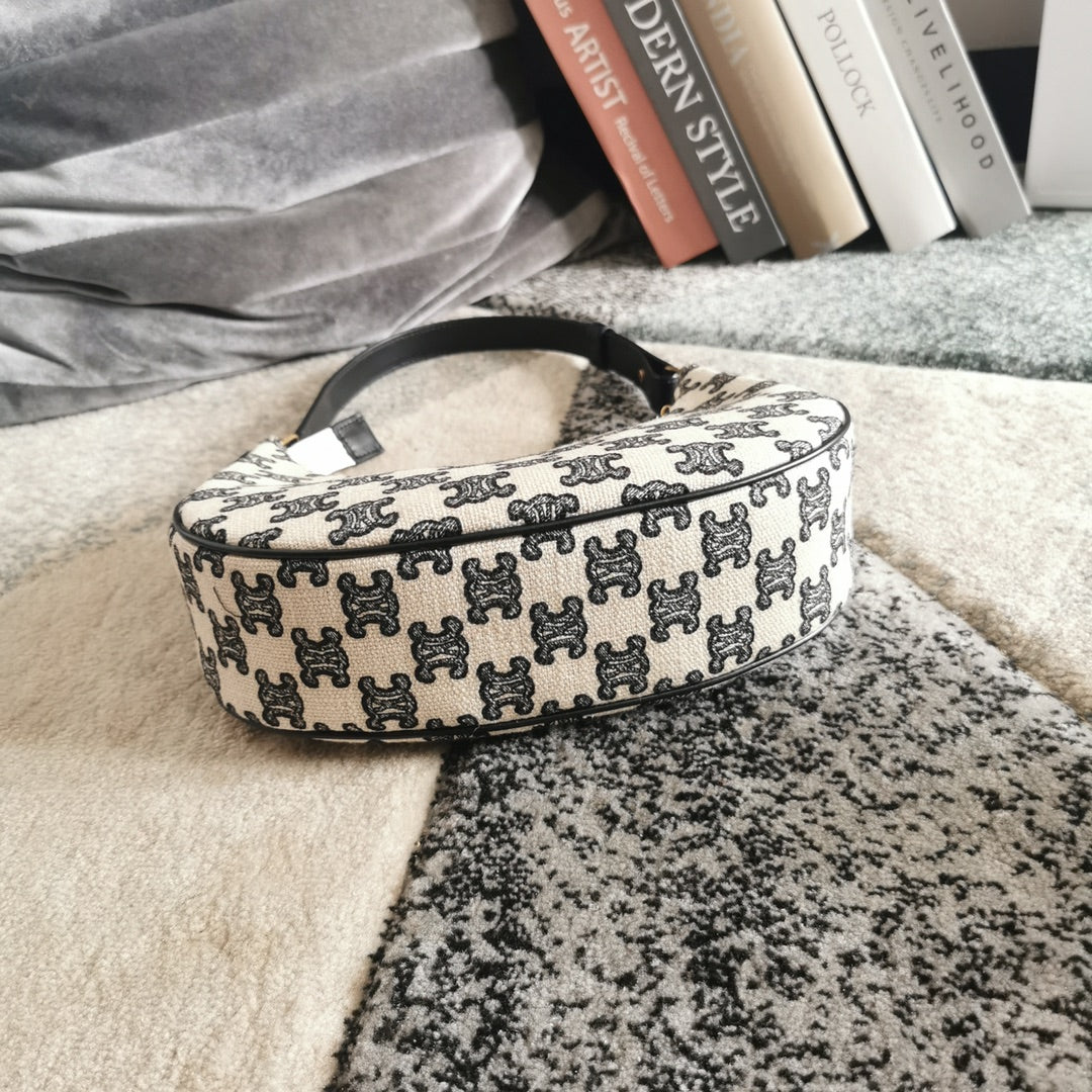 賽C家-AVA TRIOMPHE 單肩包 復古黑色刺繡
