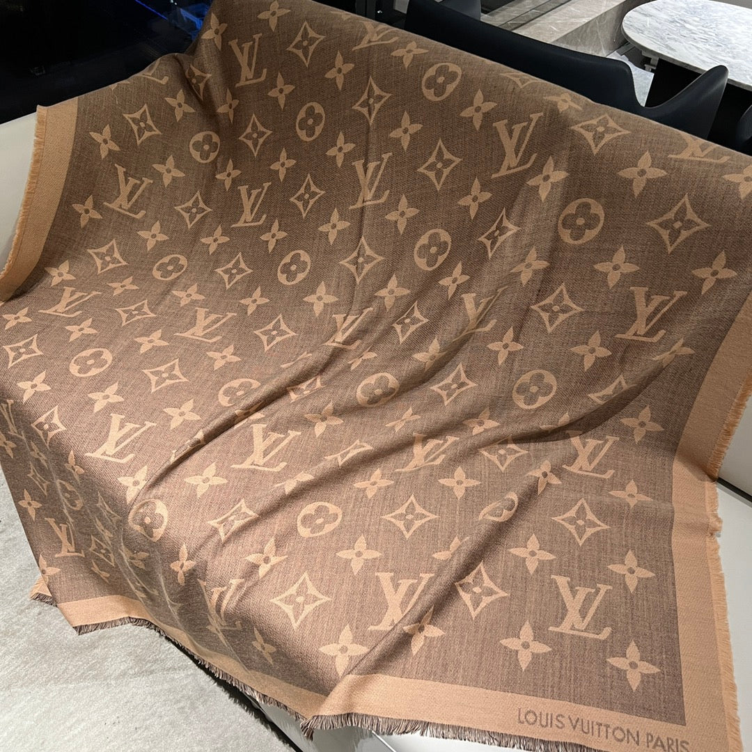 路L家-雙面大字母披肩駝色 140x140cm  30%真絲70%羊絨