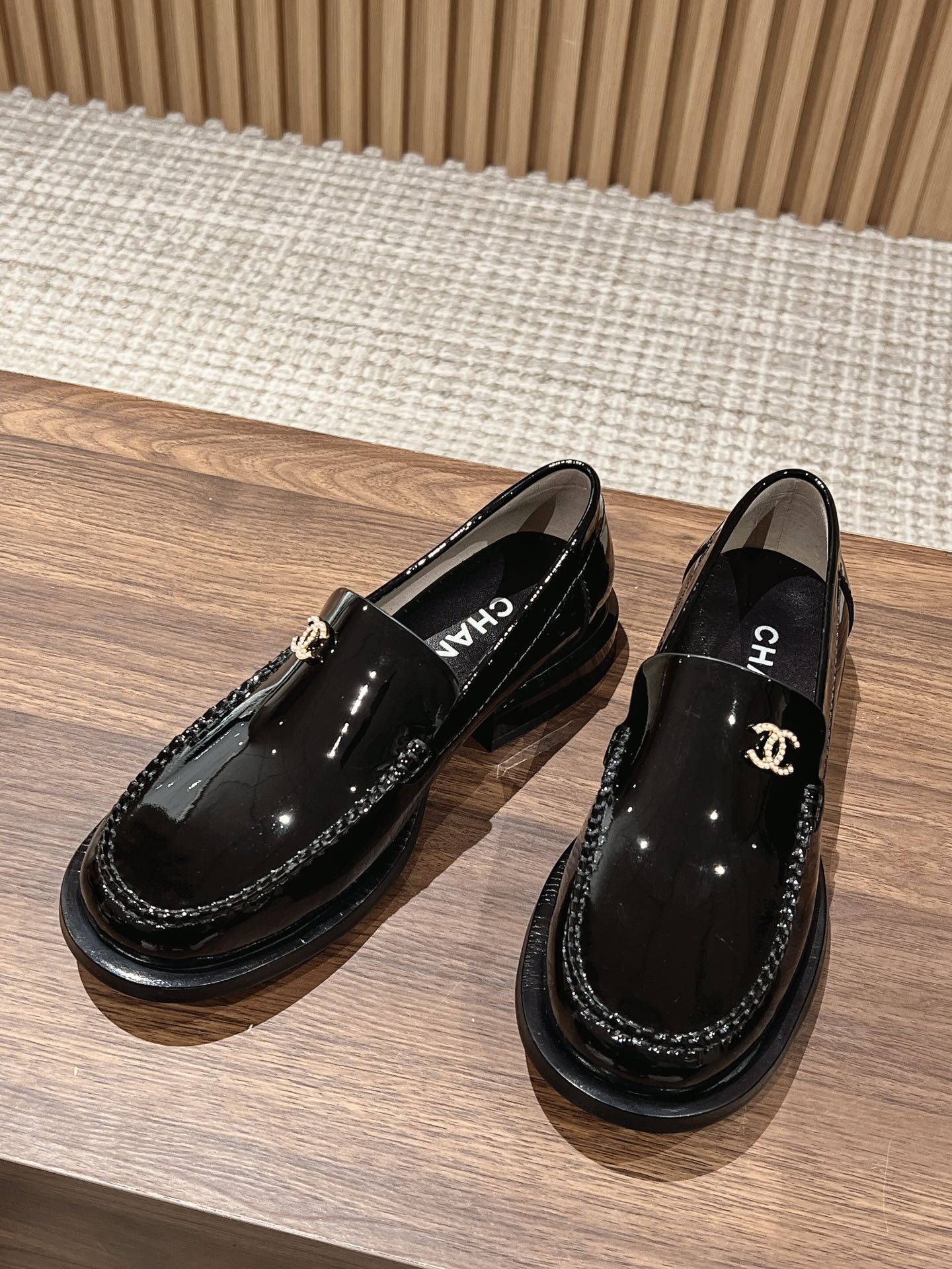 小香家-雙C樂福鞋 漆皮黑色