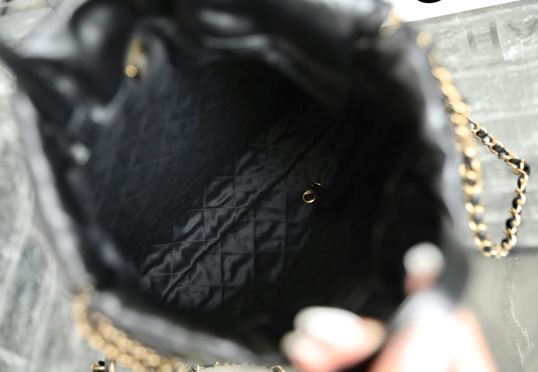 小香家-𝟮𝟮Bag 雙肩背小牛皮包 小號-黑色金扣