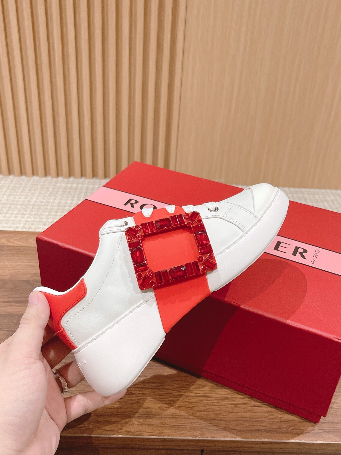RV 春夏新款 鑽扣小白鞋 紅色