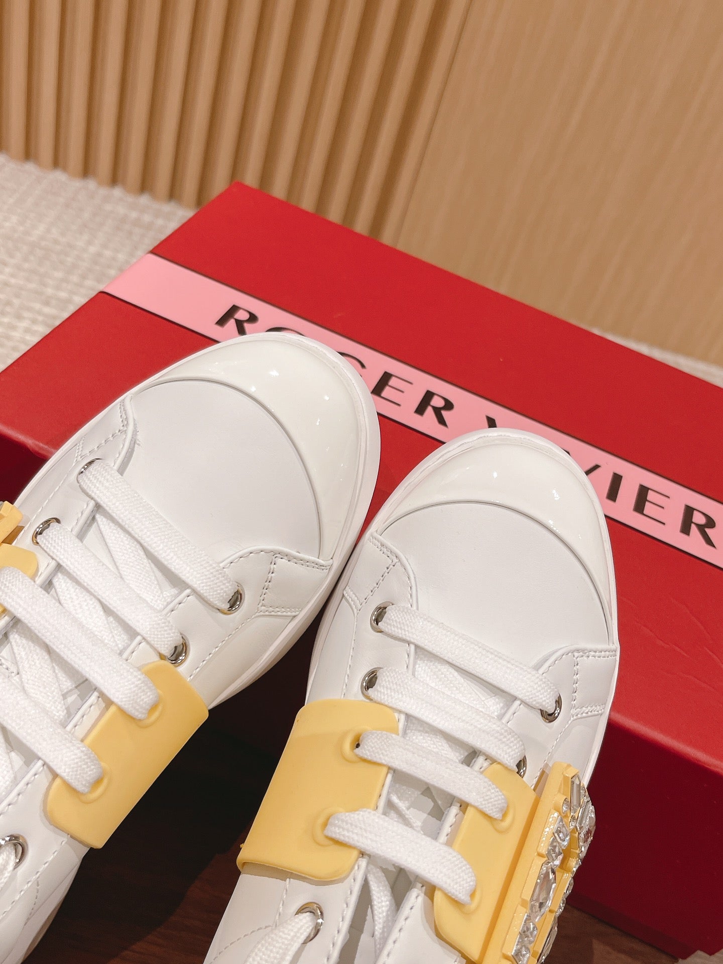 RV 春夏新款 鑽扣小白鞋 黃色