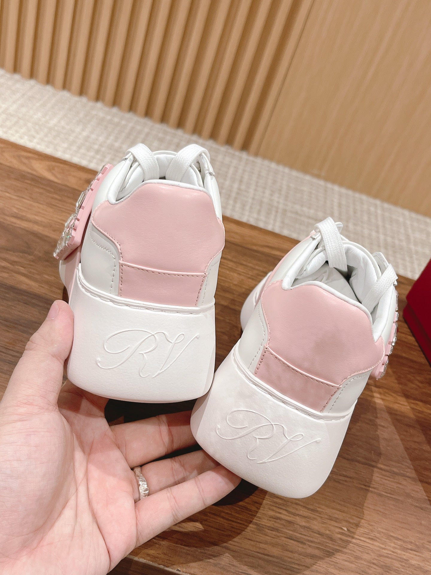 RV 春夏新款 鑽扣小白鞋 粉色