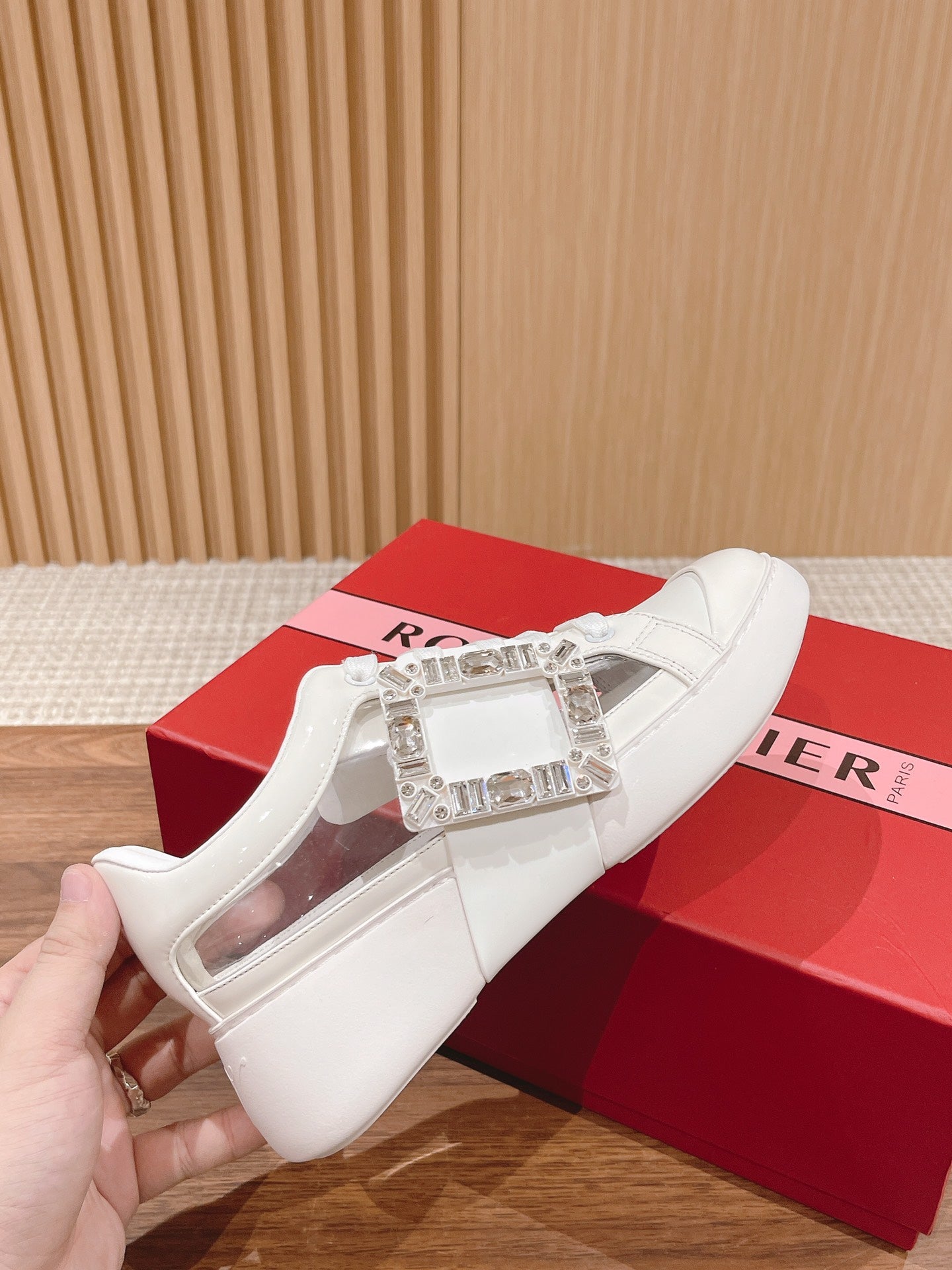 RV 春夏新款 鑽扣小白鞋 白色