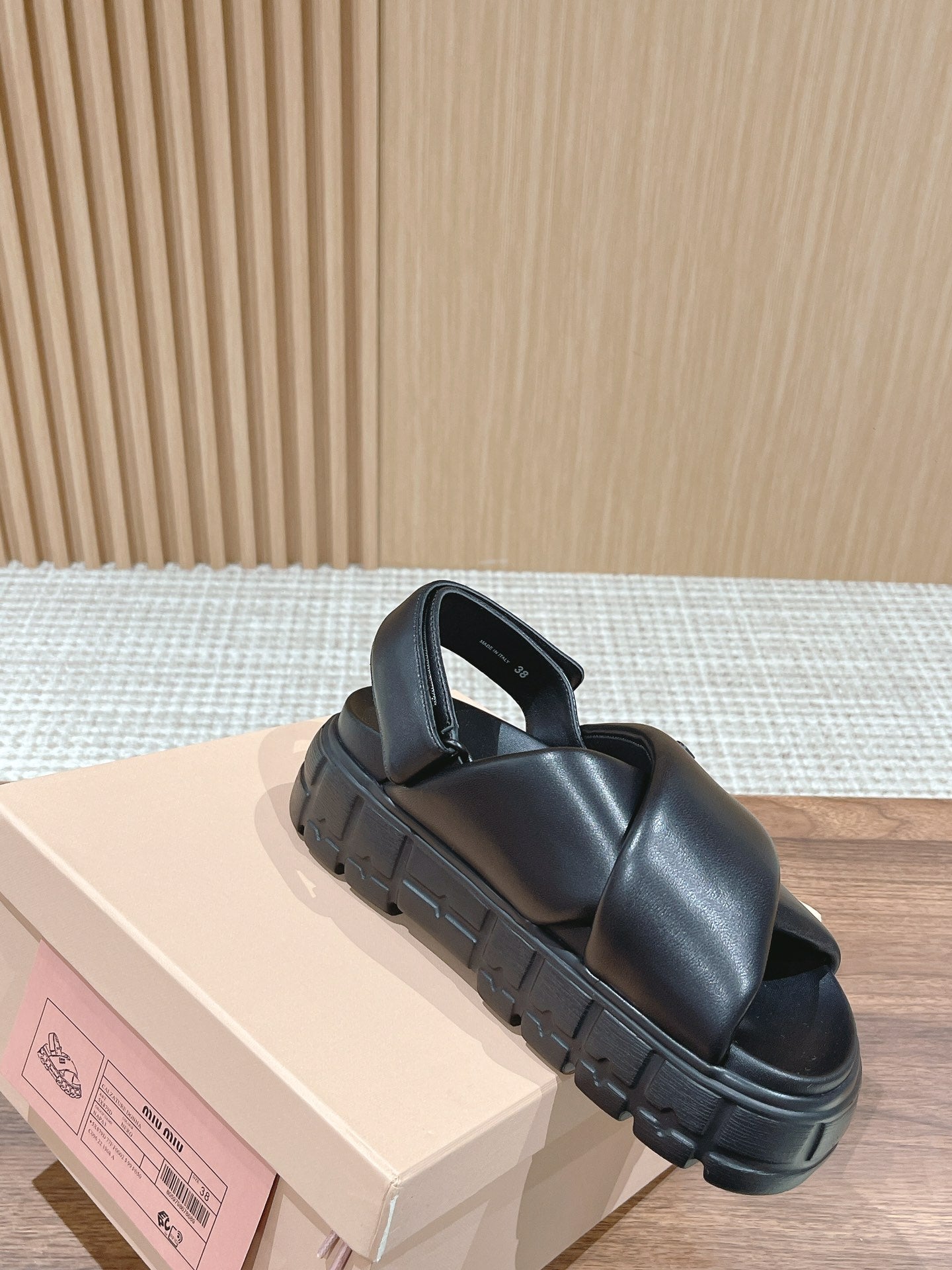 穆M家-皮革交叉厚底 涼鞋 黑色