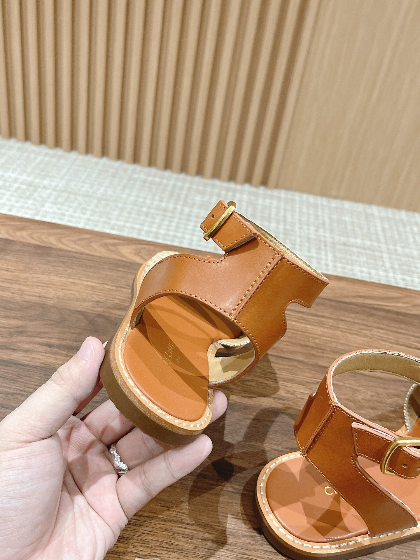賽C家-2023凱旋門草編平底涼鞋 咖色