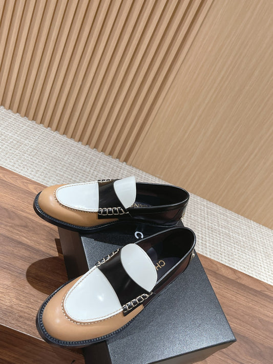 小香家-2023 小牛皮樂福鞋 咖色