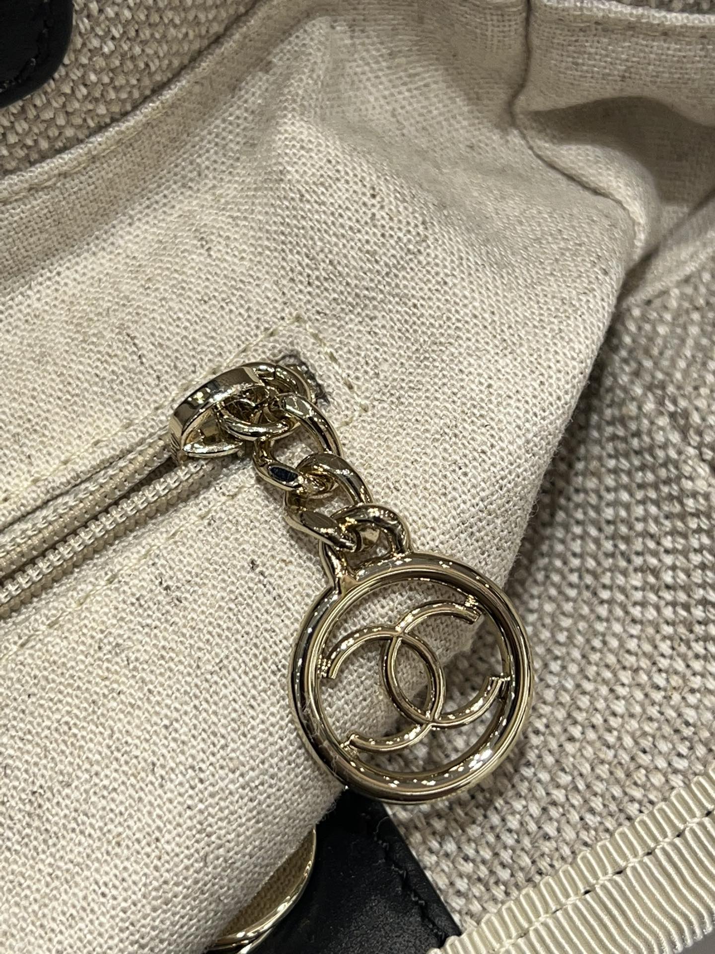 小香家-珍珠刺繡沙灘包白色 黑提把