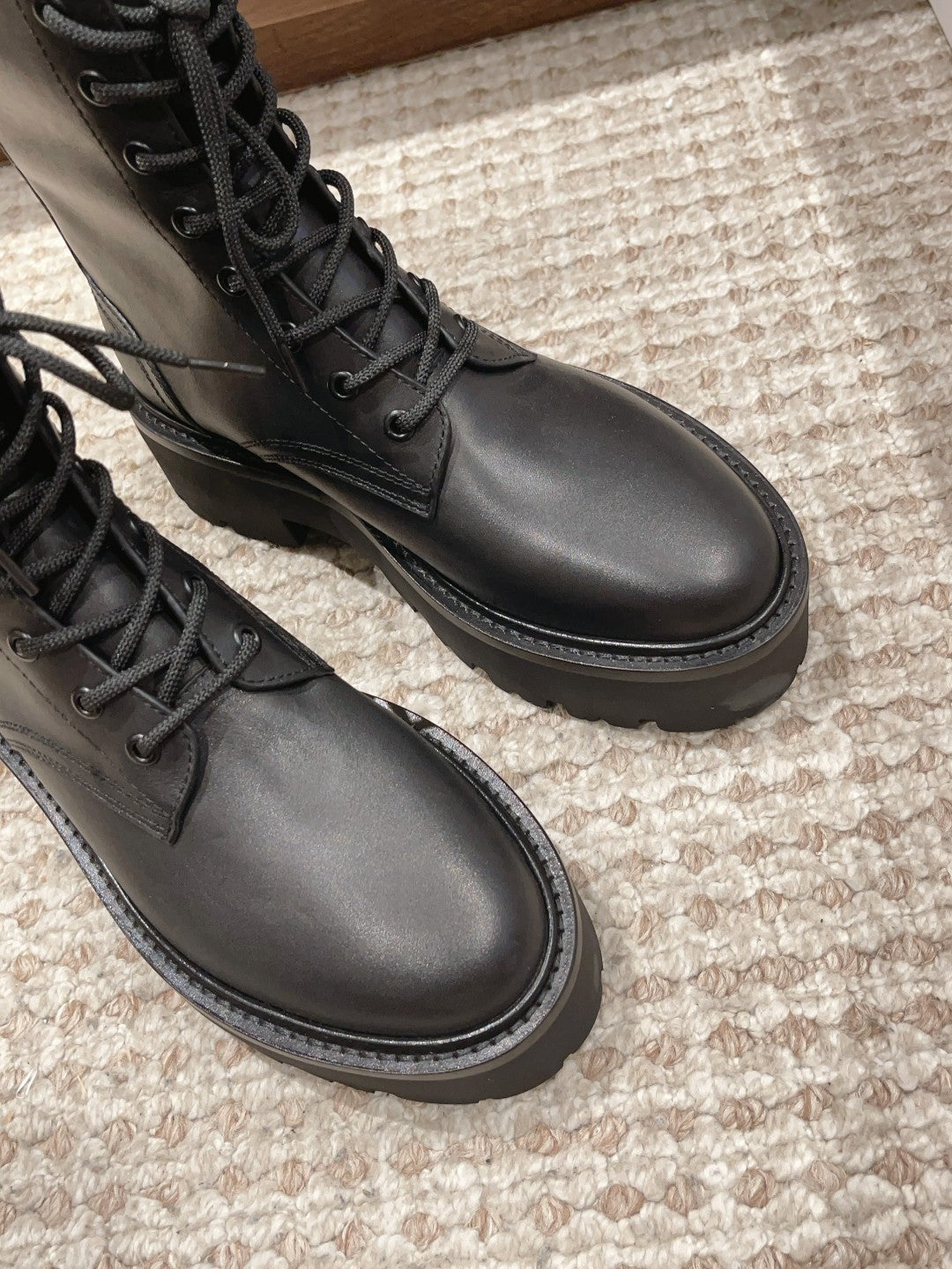 賽C家-綁帶馬丁靴 皮面黑色