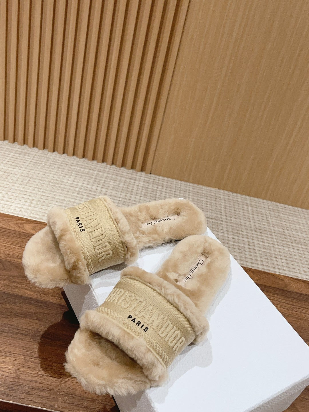 迪D家-絨毛平底一字拖 咖色
