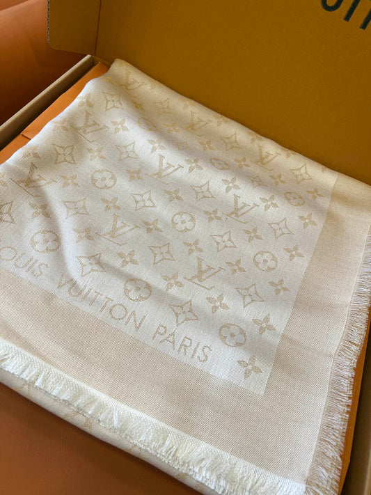 路L家-白金經典Monogram 47%桑蠶絲 26%黏膠纖維 17%羊毛 10%聚酯纖維 140x140cm
