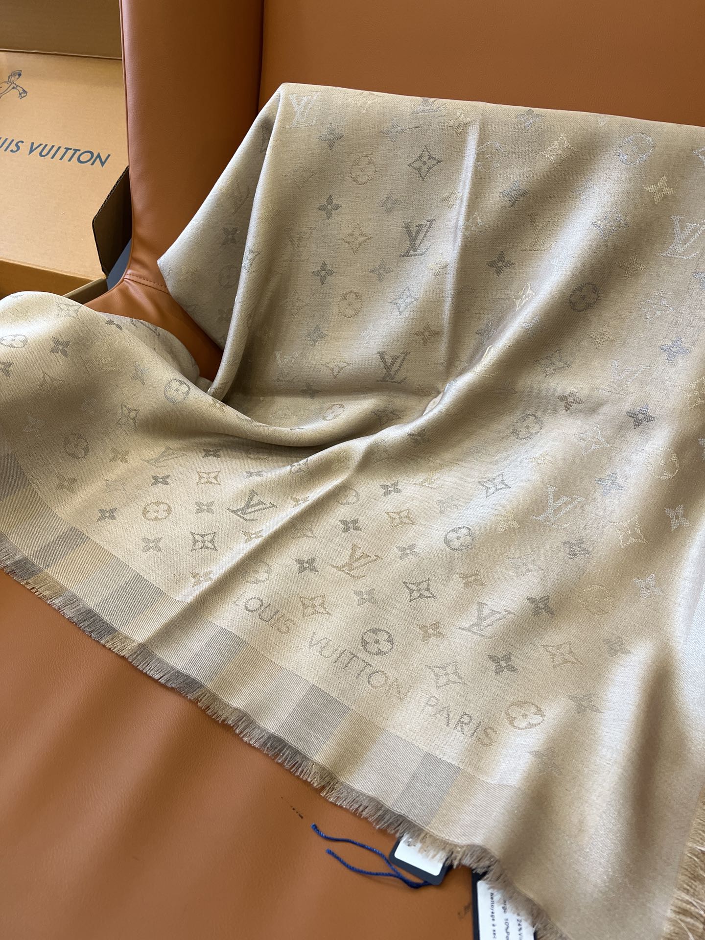 路L家-金銀絲提花大披肩140x140cm-奶茶金