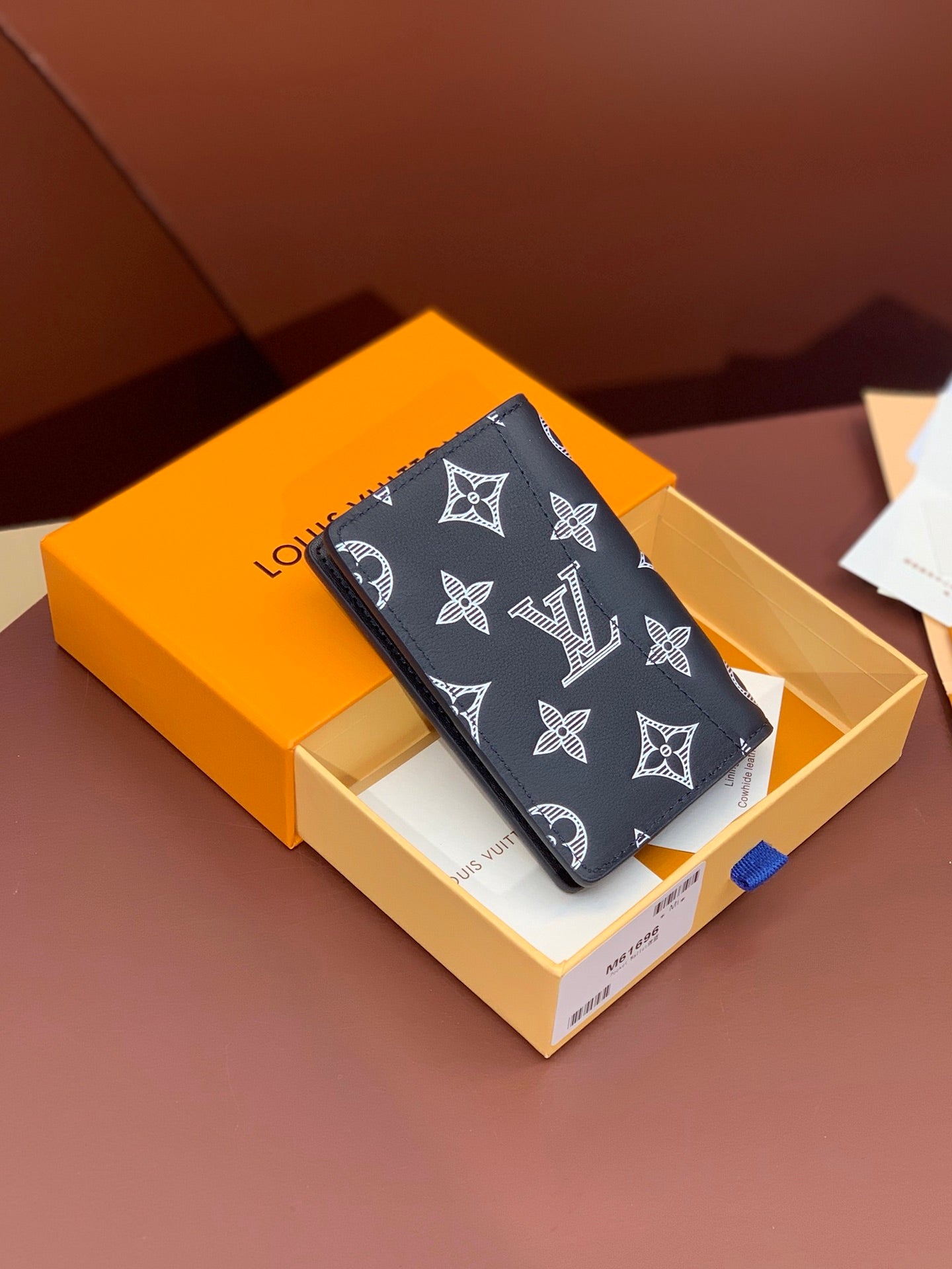 路L家-M61696 升級版口袋錢夾包-雅藍色