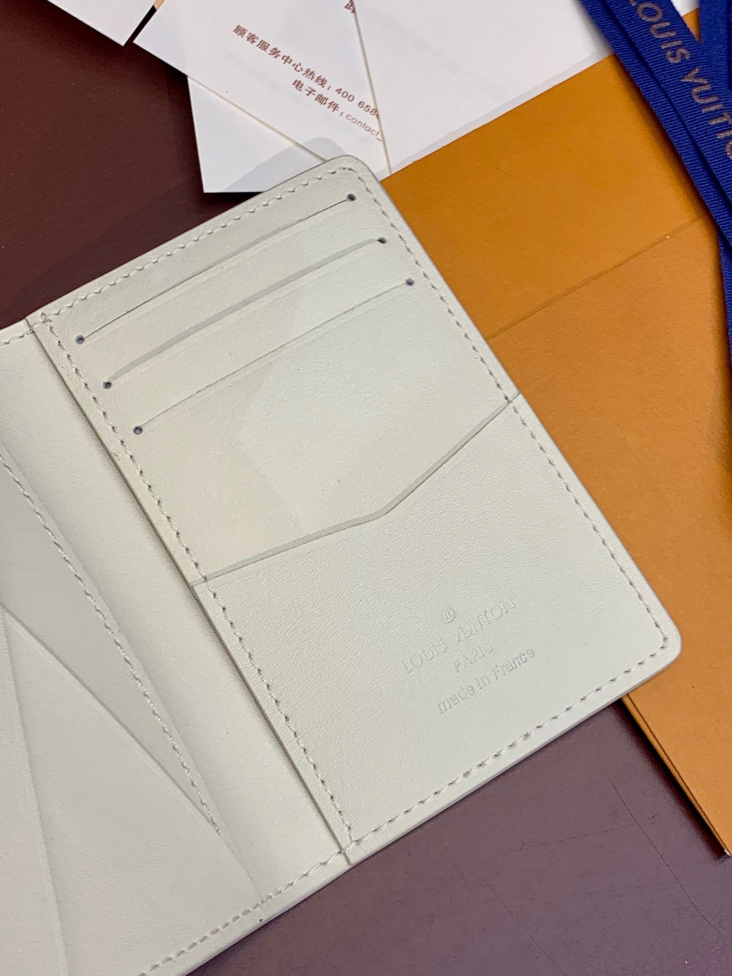 路L家-M61696 Monogram壓紋口袋錢夾-雅白色