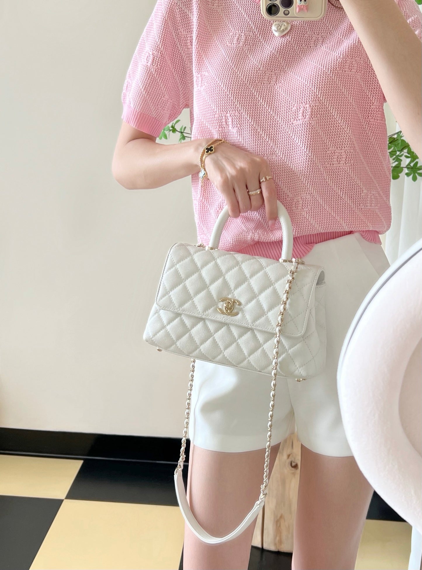 小香家- 𝗖𝗼𝗰𝗼𝗵𝗻𝗮𝗱𝗹𝗲 手提口蓋包 小號-白色淡金扣