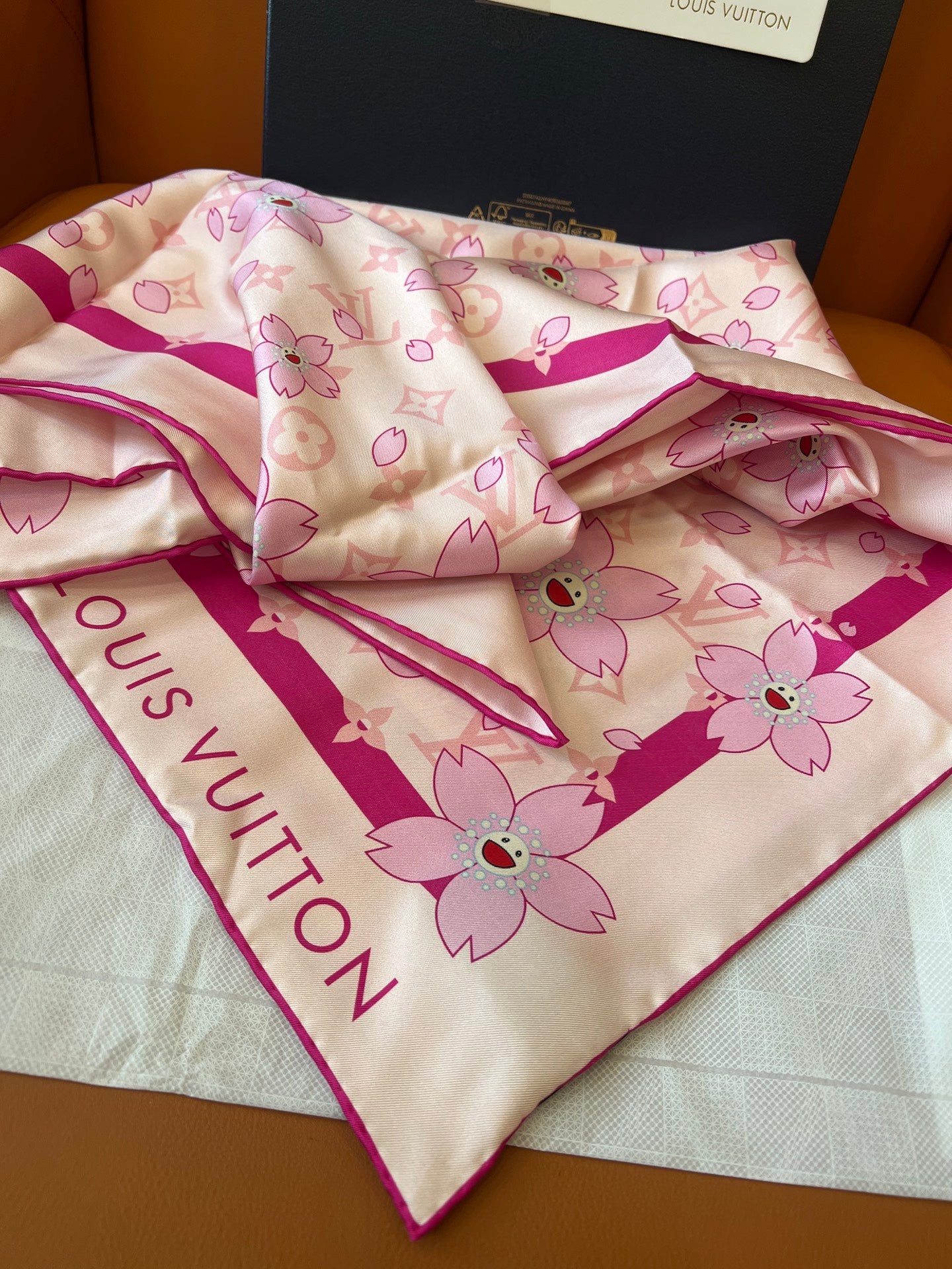 路L家-雙面同色 90 x 90厘米 桑蠶絲方巾