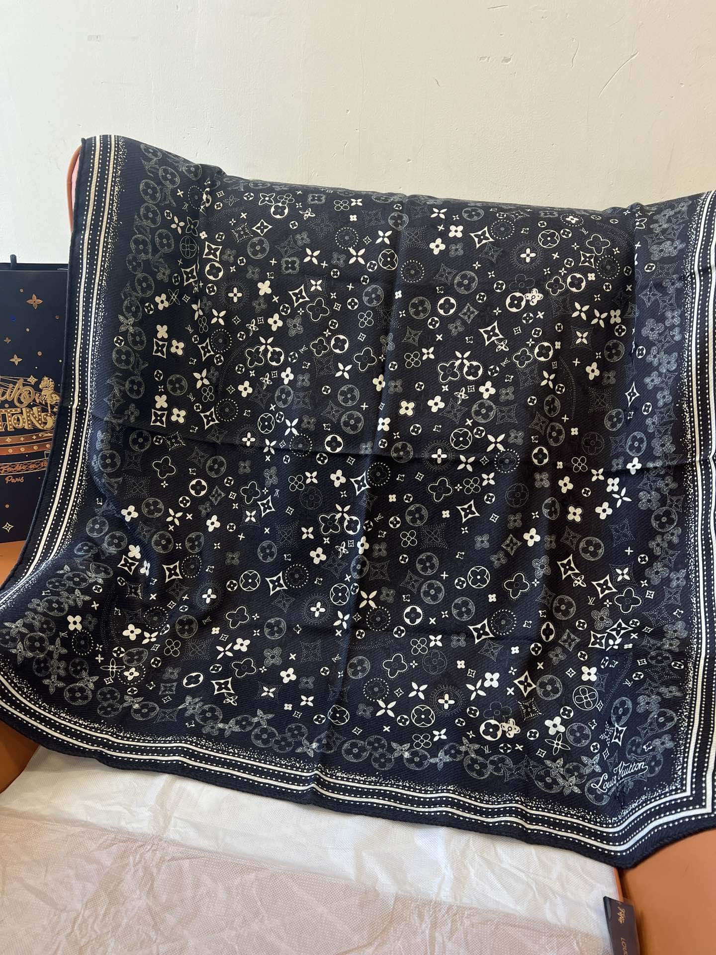 路L家- 雙面同花異色 90*90cm 絲羊絨-寶藍色