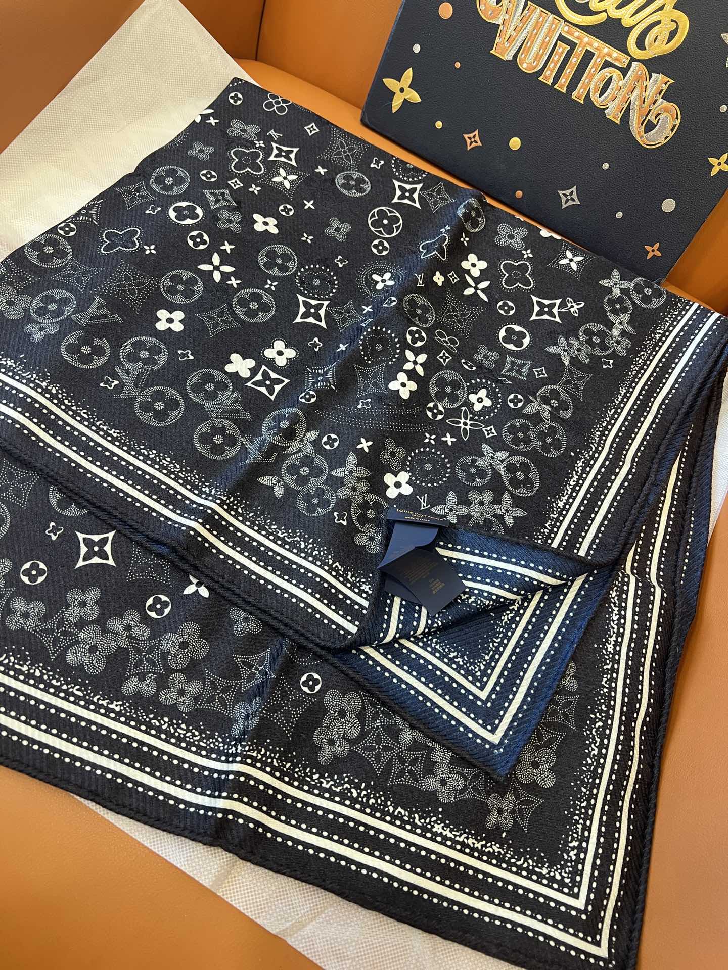 路L家- 雙面同花異色 90*90cm 絲羊絨-寶藍色