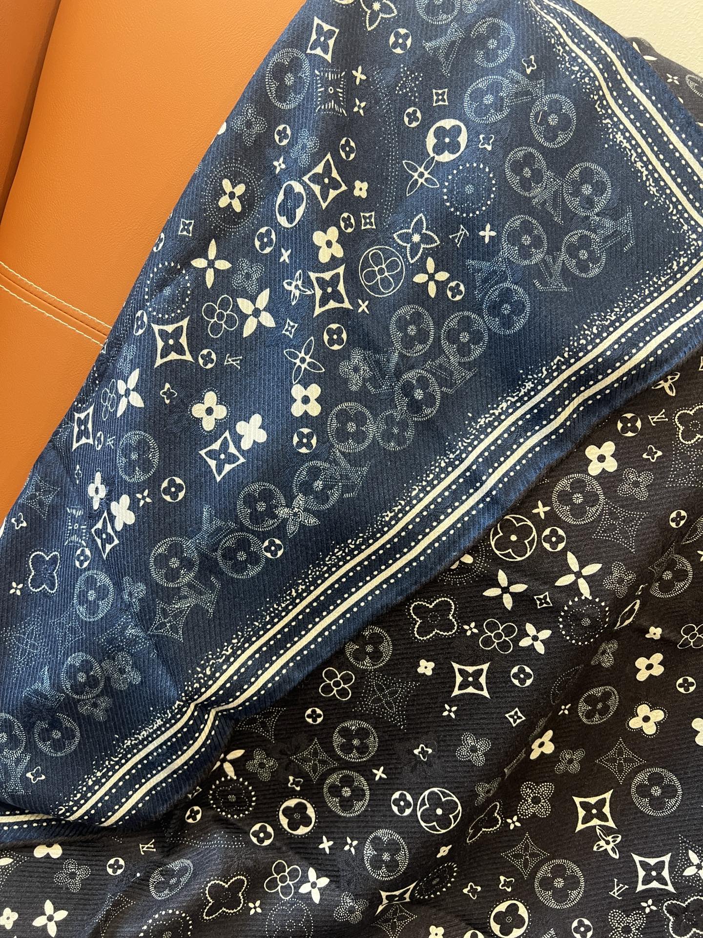 路L家- 雙面同花異色 90*90cm 絲羊絨-寶藍色