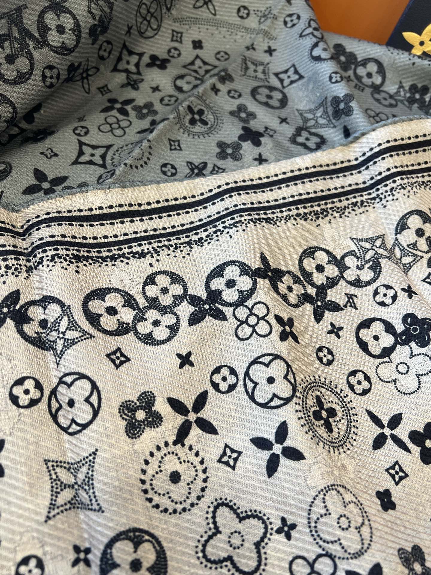 路L家- 雙面同花異色 90*90cm 絲羊絨-灰色