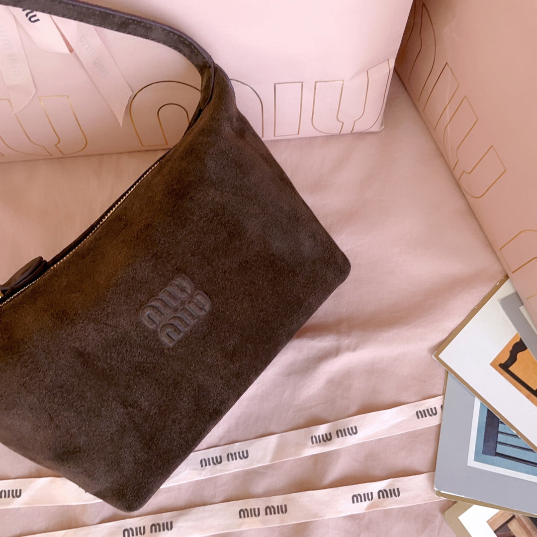 穆M家-5NE841 麂皮飯盒包 咖色
