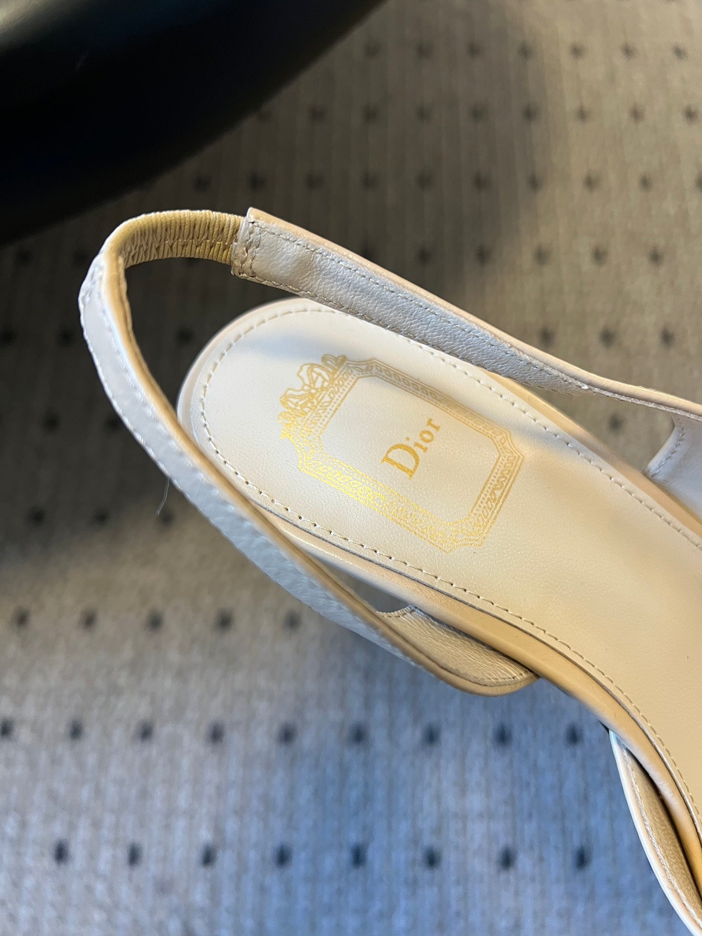 迪D家-26露趾高跟涼鞋 米色