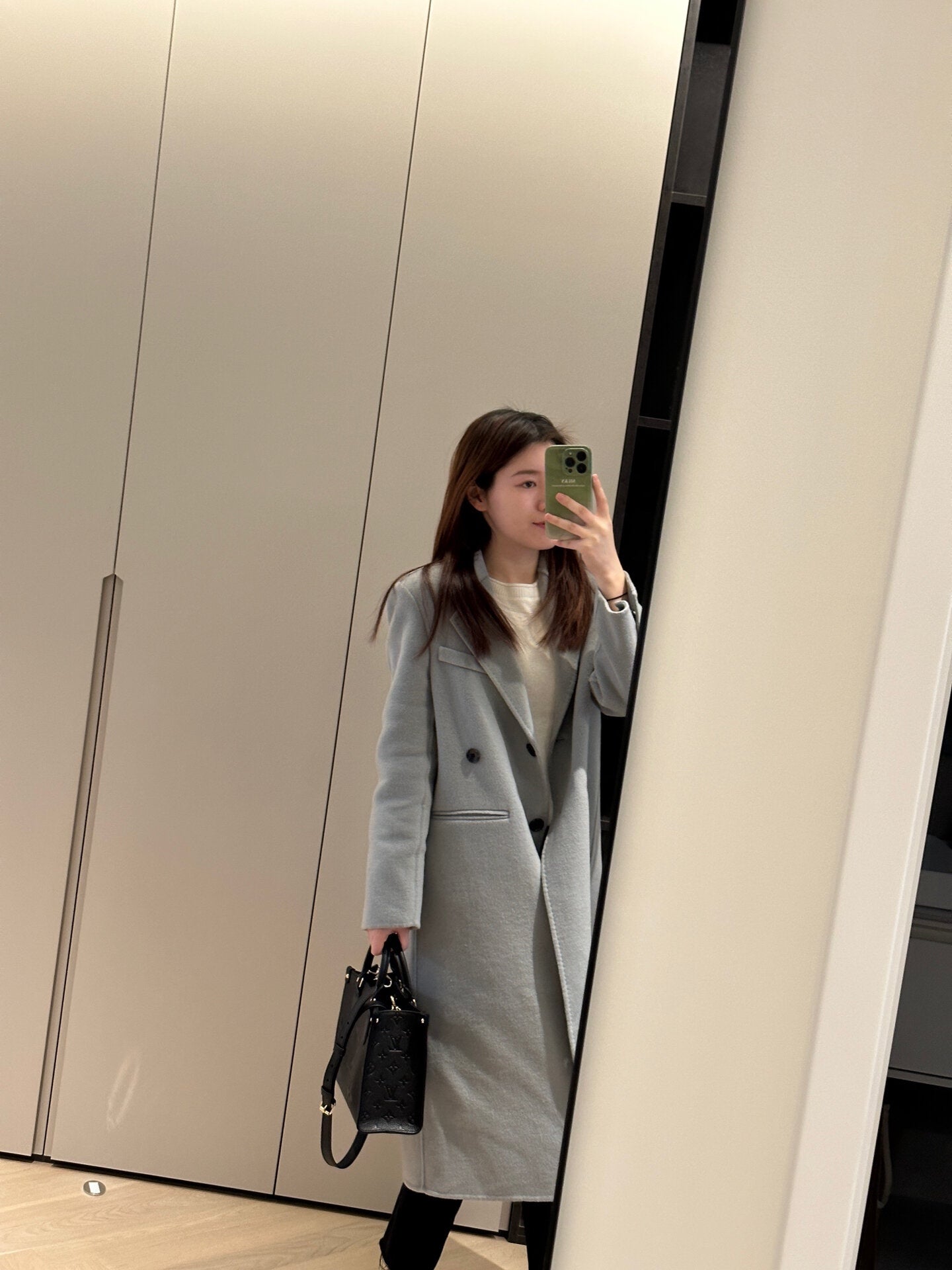 M45653 路L家-OnTheGo PM 斜跨手提包 黑色