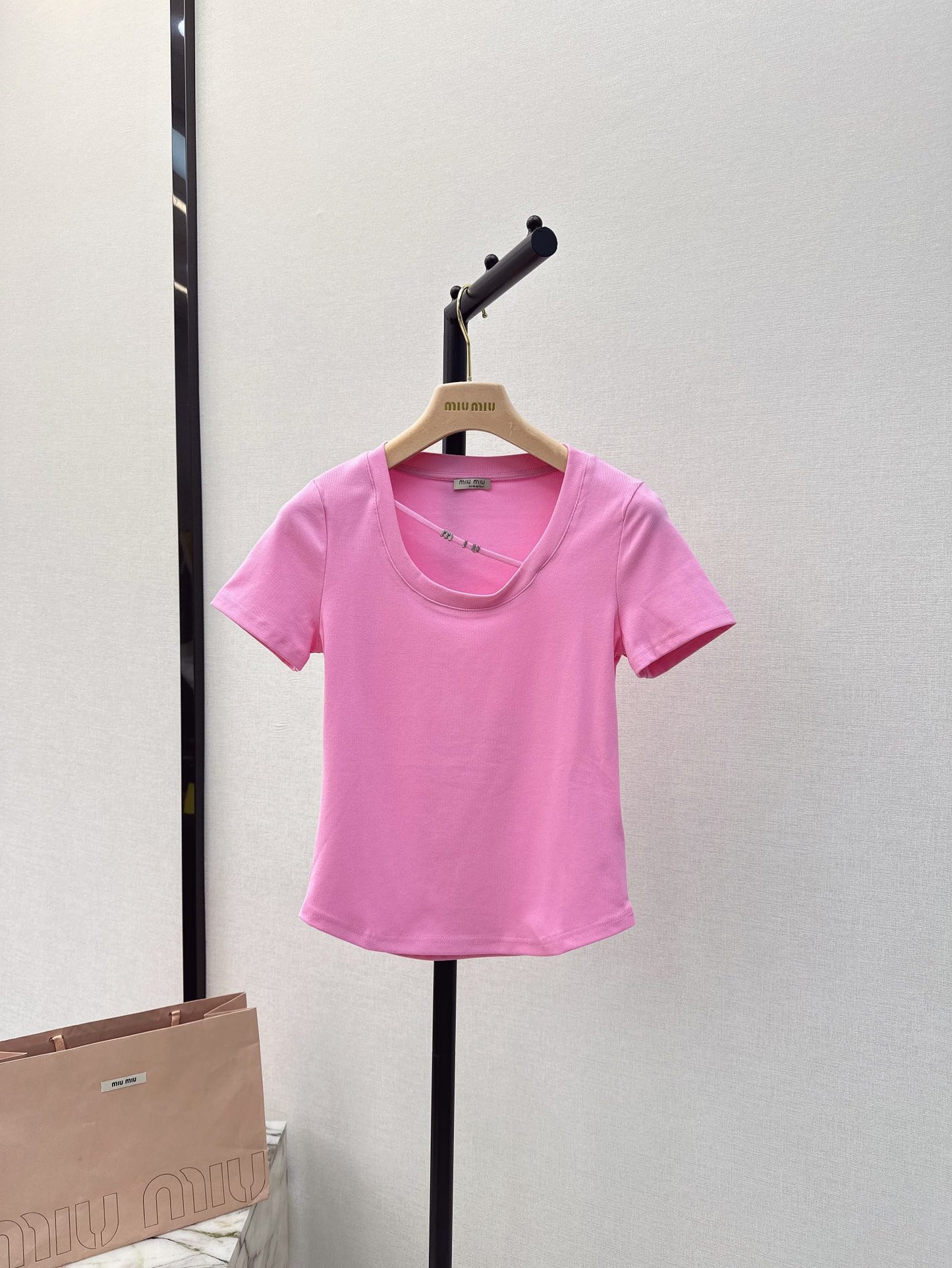 穆M家-2404 春夏最新款純欲風修身U領TEE 粉色