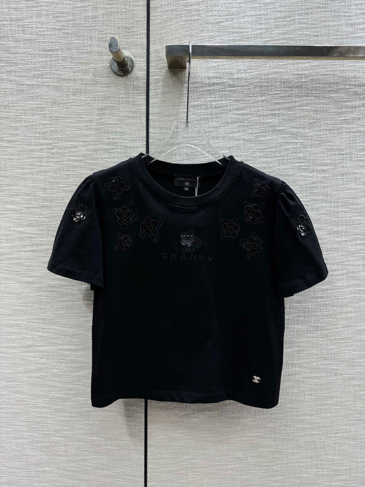 小香家-2403 花朵鏤空TEE 黑色
